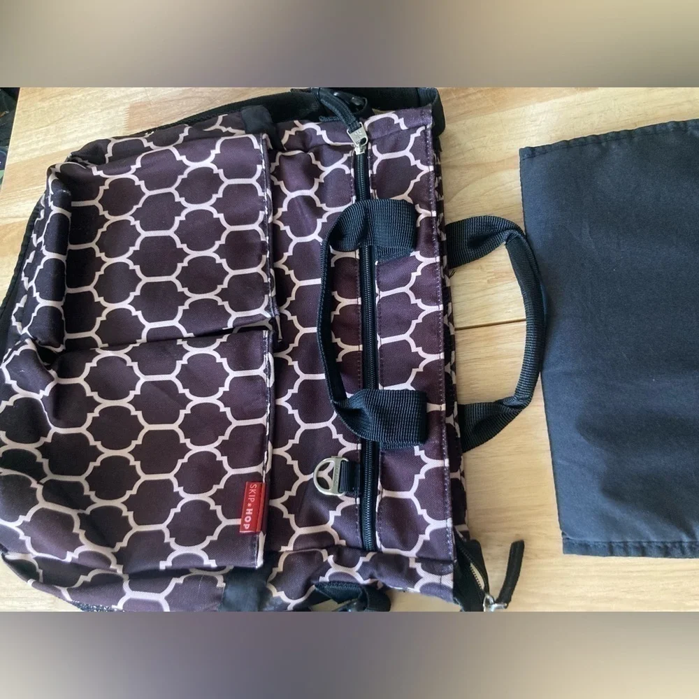 Skip hop diaper bag with changing pad in excellent condition